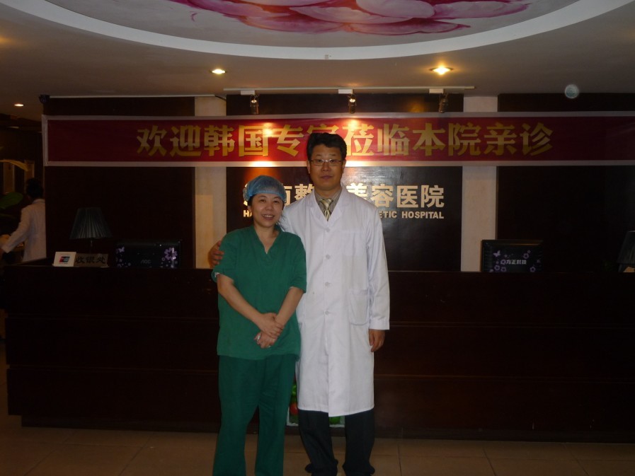 樸三坤教授與院長(zhǎng)林蔚茜.JPG