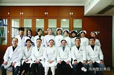 黃金龍教授與江蘇省中醫(yī)院整形美容科團(tuán)隊(duì).webp.jpg